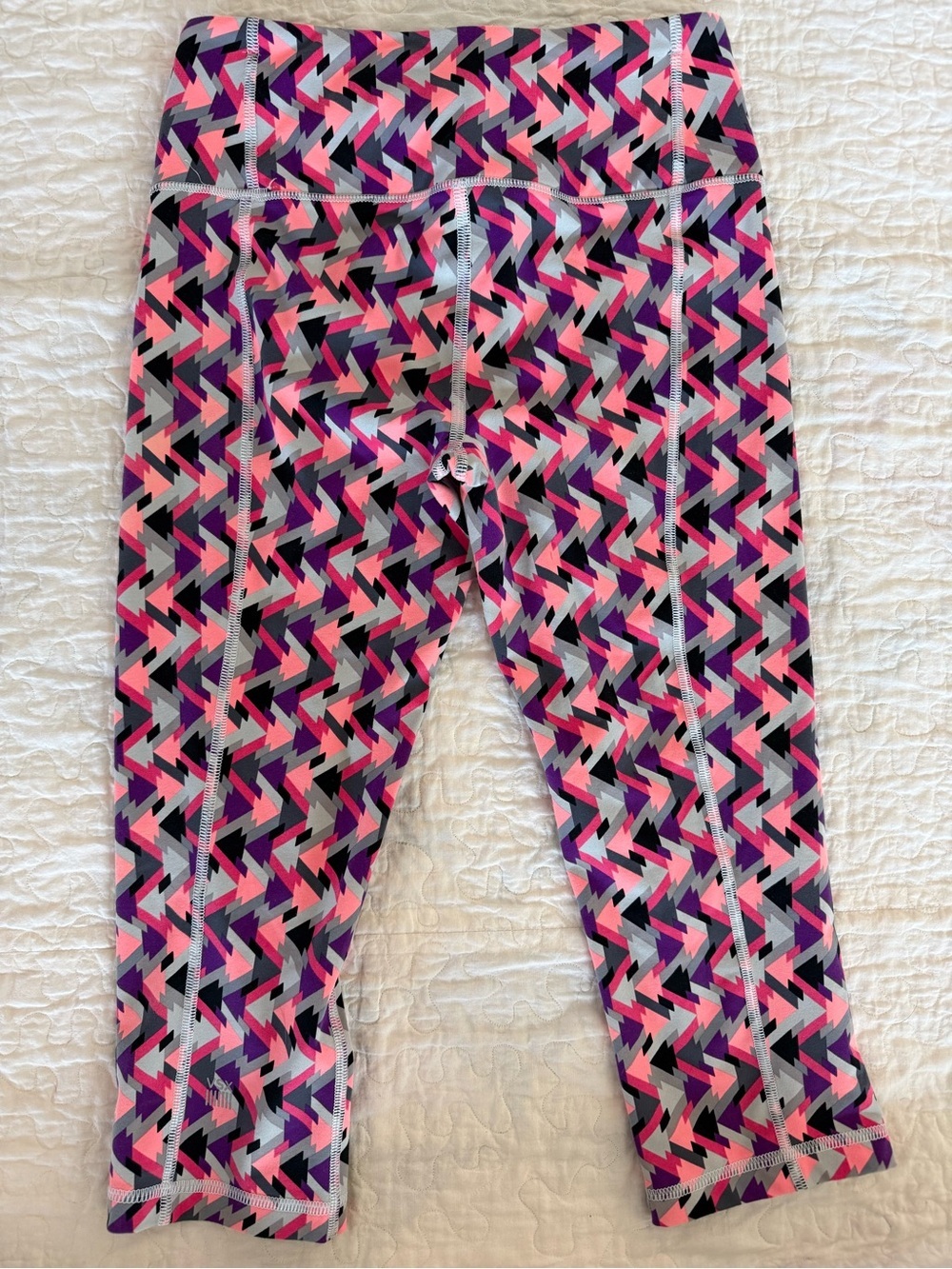 Victoria's Secret Pink Geometric Capri Leggings - Picture 3 of 5